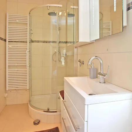 Ferienhaus Moenkebude *