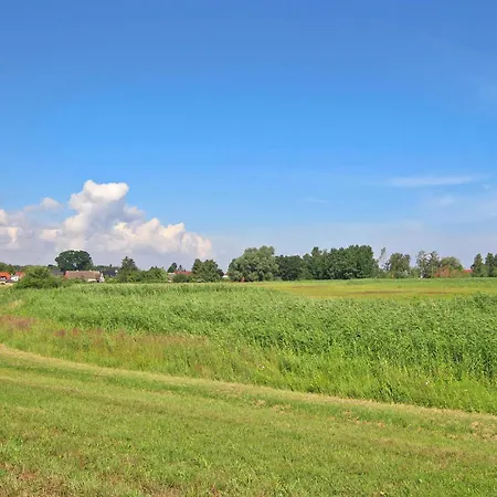 Ferienhaus Moenkebude Holiday home *